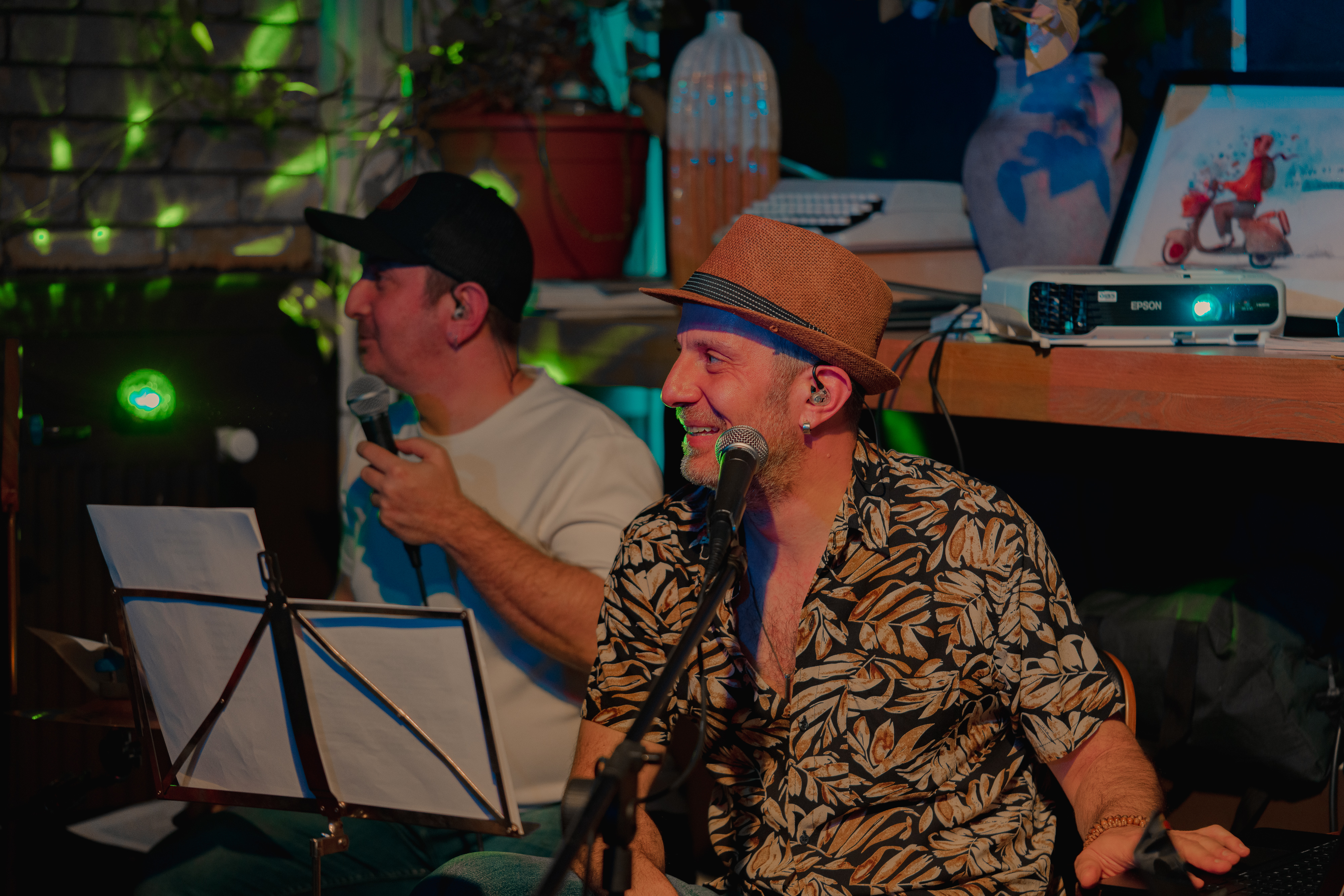 Akustik İşler live crowd