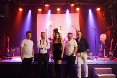 Furya live at Cinetol, Amsterdam: Özgür D., drums/percussion; Özgür B., bass guitar; Işınsu S., vocals; Emrah O., saxophone/clarinet; Onur E., guitar (electric/acoustic)