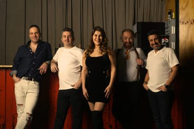 Furya live at Cinetol, Amsterdam: Onur E., guitar (electric/acoustic); Özgür D., drums/percussion; Işınsu S., vocals; Özgür B., bass guitar; Emrah O., saxophone/clarinet