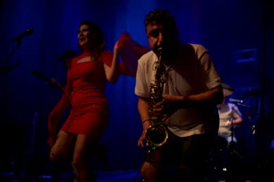Furya live at Volta, Amsterdam: Işınsu S., vocals; Emrah O., saxophone/clarinet; Özgür D., drums/percussion